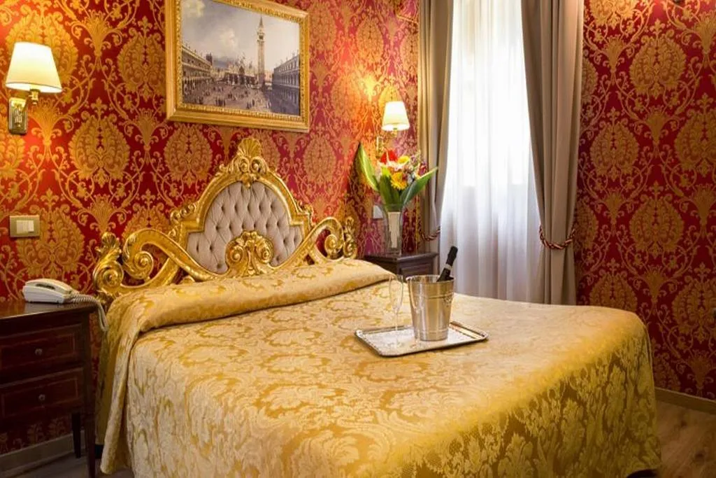 Room, Residenza Goldoni, Venice