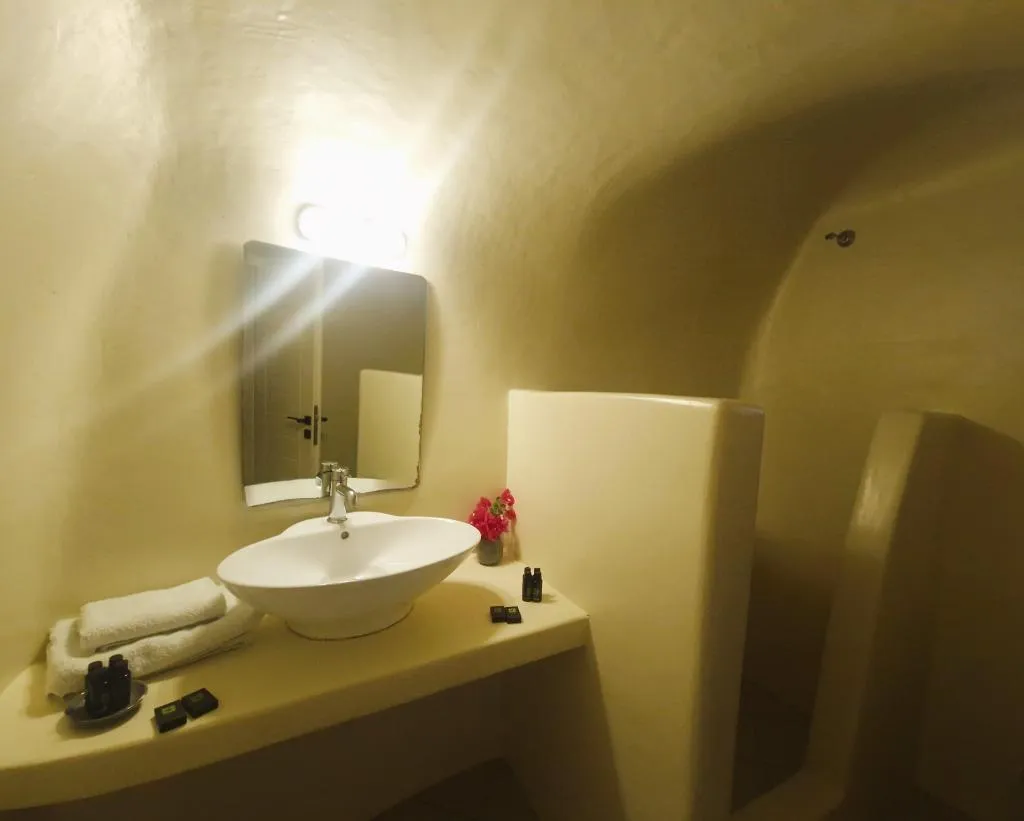 QUADRUPLE ECONOMY Room, Kykladonisia Traditional Settlement, Santorini