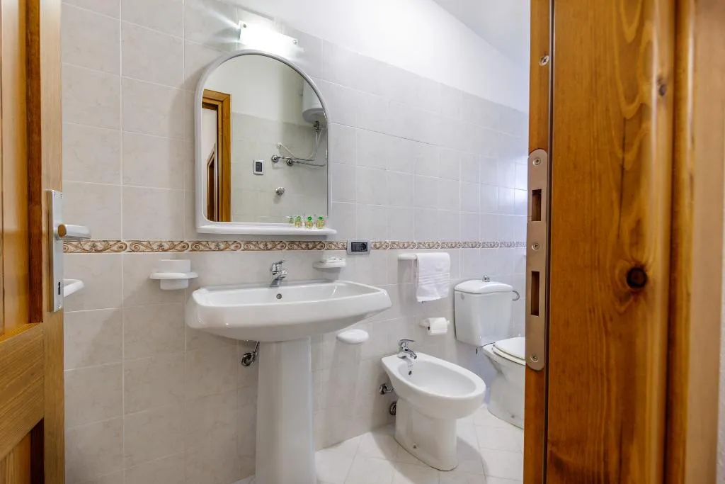 APARTMENT TWO BEDROOMS ONE BATHROOM Room, Club Hotel Residence Baiaverde, Alghero