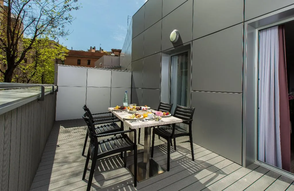 SUITE CAPACITY 4 Room, Leonardo Boutique Hotel Barcelona Sagrada Familia, Barcelona