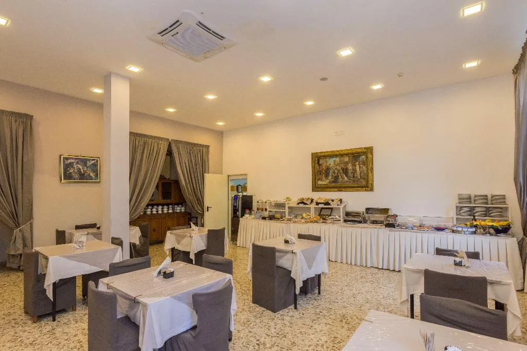 Restaurant, Sisters' Hostel, Naples