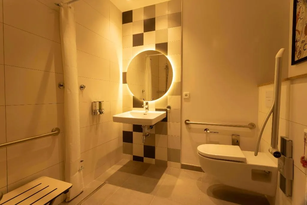 DOUBLE Accessible KING SIZE BED Room, Hampton By Hilton Malaga Martiricos, Costa Del Sol