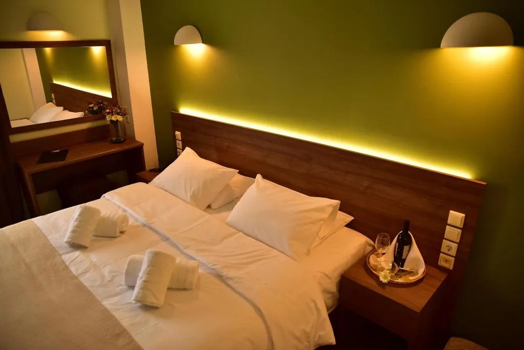 Room, Mont Helmos, Athens