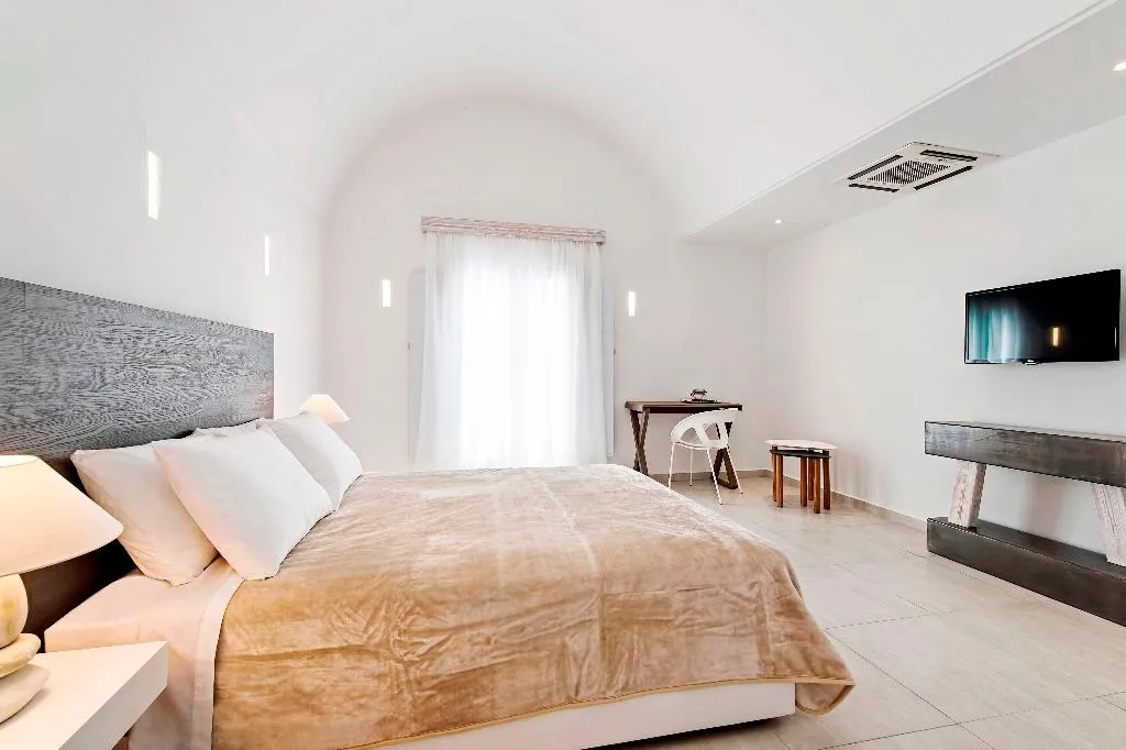 SUITE WITH JACUZZI Room, Cavo Bianco Boutique Hotel & Spa, Santorini