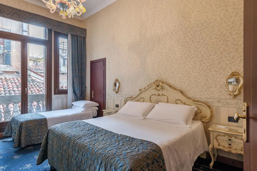 TRIPLE STANDARD Room, Hotel Montecarlo, Venice