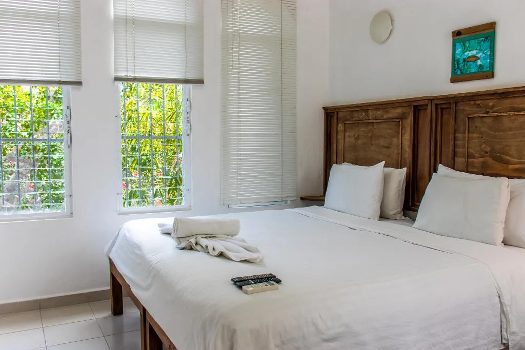 FAMILY ROOM THREE BEDS Room, Casaejido, Playa Del Carmen