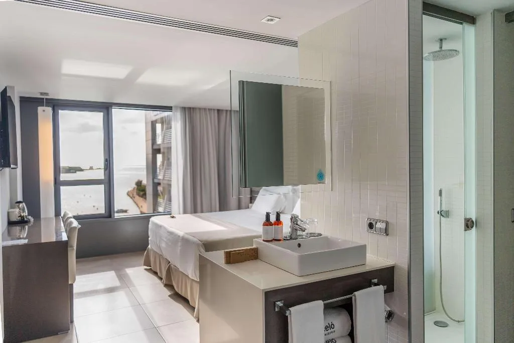 Double or Twin SUPERIOR SIDE SEA VIEW Room, Barceló Hamilton Menorca -Adults Only, Menorca