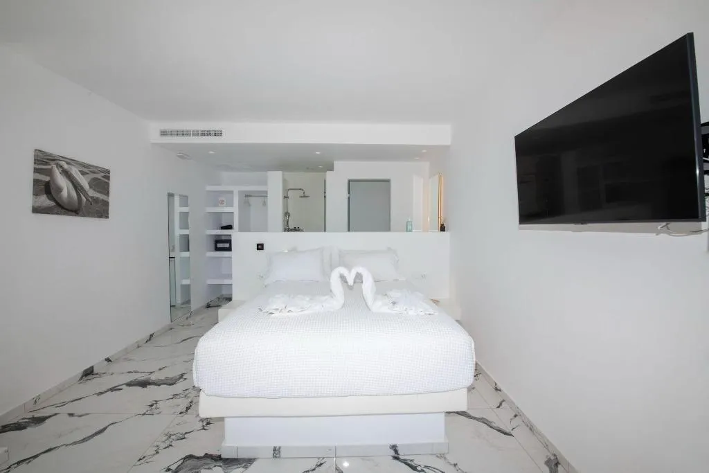 Room, Bianco A Nero, Mykonos