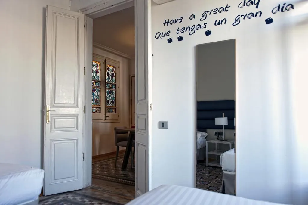 APARTMENT CAPACITY 7 THREE BEDROOMS Room, MH Apartments Tetuan, Barcelona