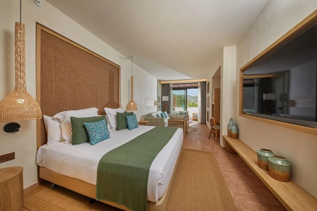Room, Cala San Miguel Ibiza Res, Curio Colllec by Hilton, Ibiza