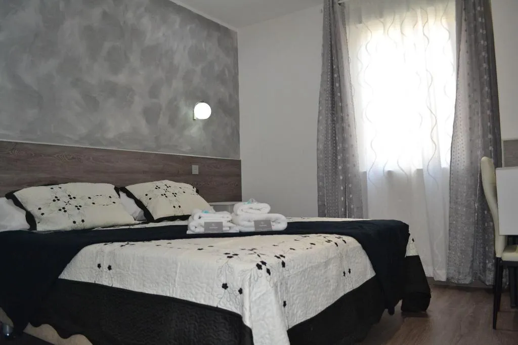 Room, Hostal Meyra, Madrid