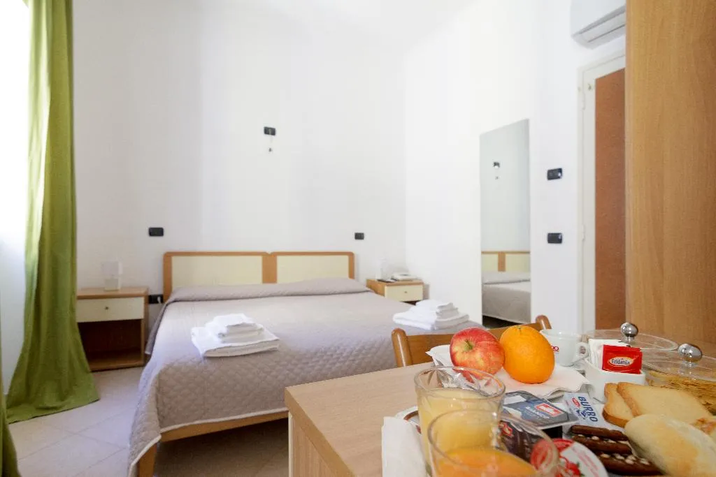 TRIPLE ECONOMY Room, San Marco, Naples