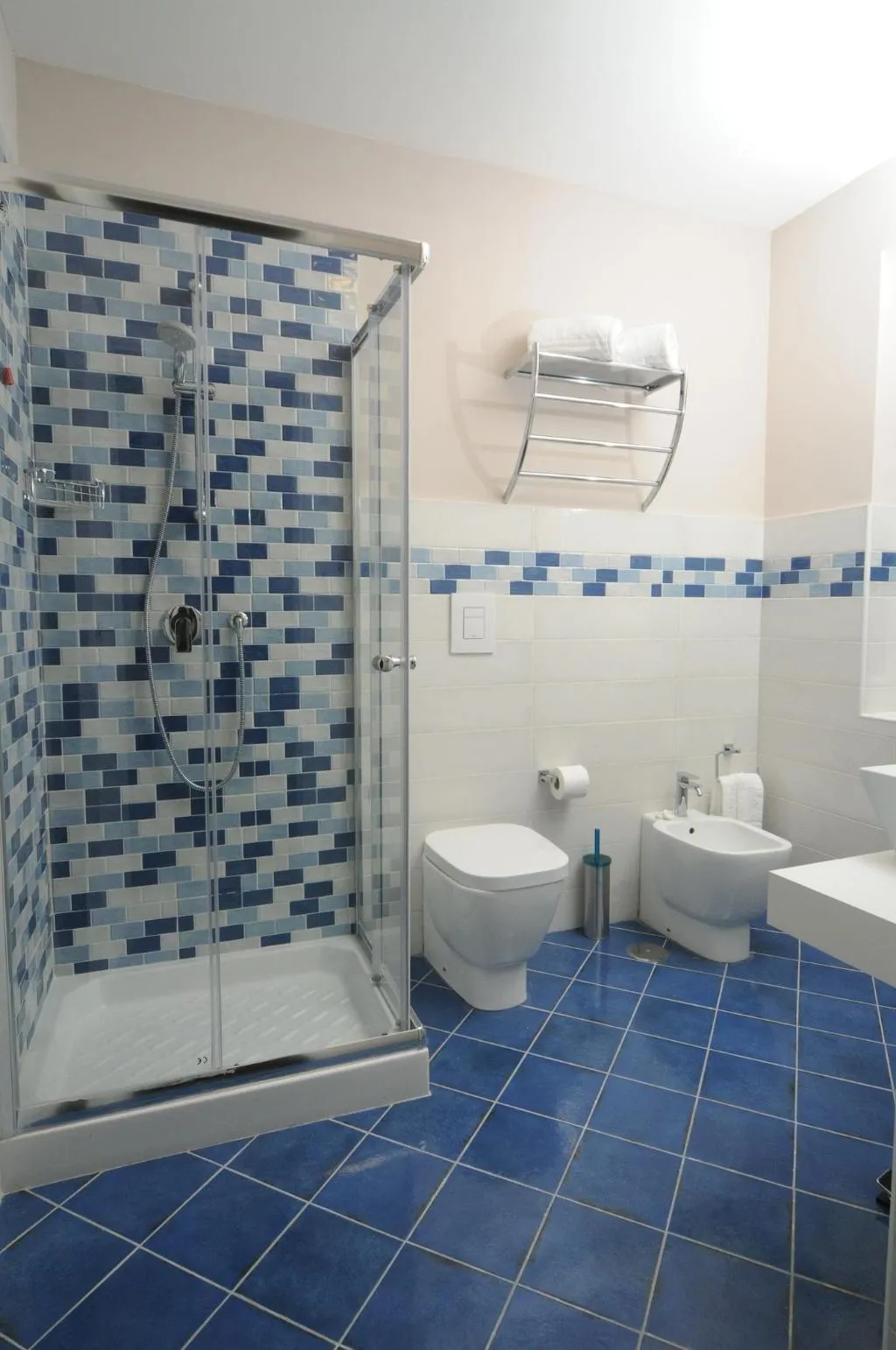 Room, La Casa Di Giorgio, Naples