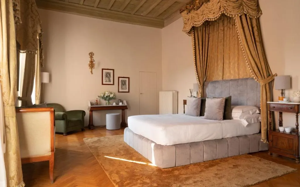DOUBLE DELUXE Room, Loggiato Dei Serviti, Florence