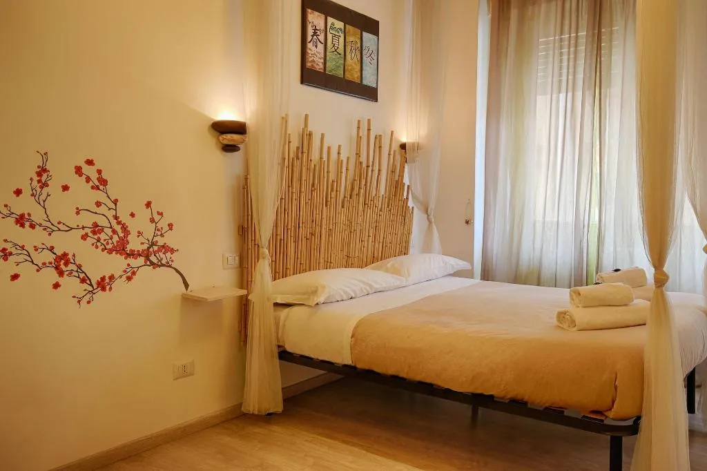 Room, Jet Lag, Naples
