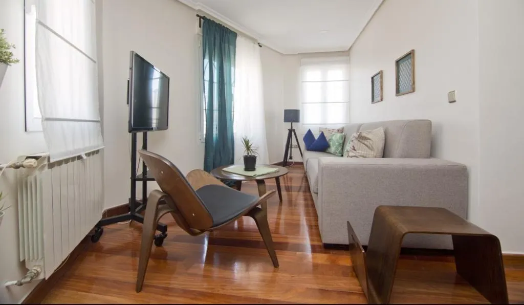 APARTMENT TWO BEDROOMS Room, Smartr La Latina, Madrid