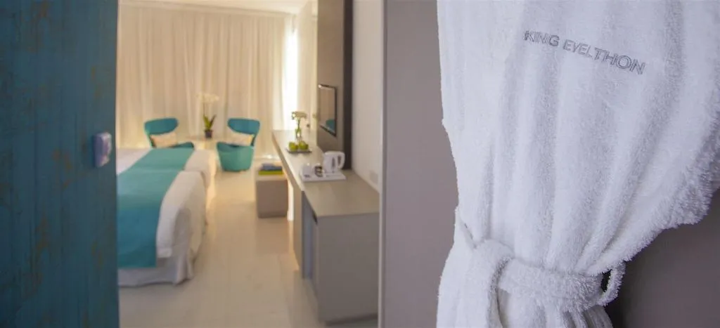 Double or Twin GARDEN VIEW Room, King Evelthon Beach Hotel & Resort, Cyprus