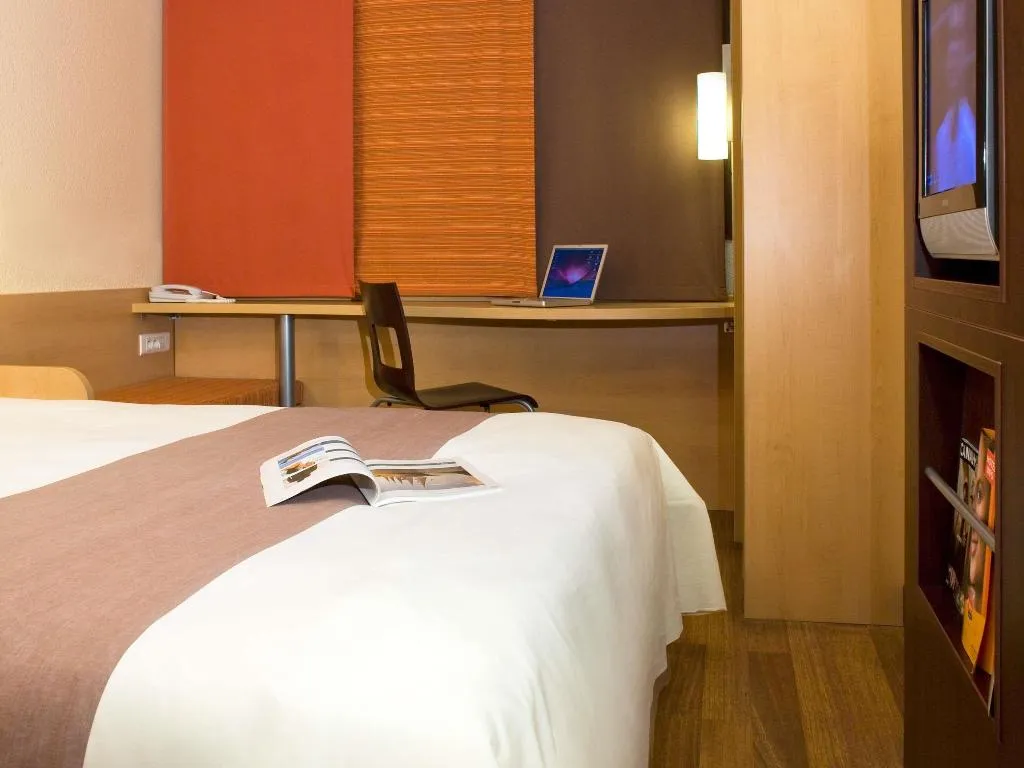 DOUBLE STANDARD Room, Ibis Lisboa Jose Malhoa, Lisbon