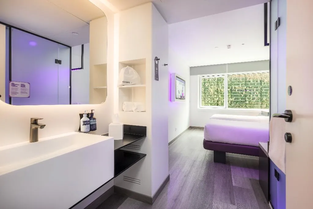 DOUBLE SINGLE USE PREMIUM Room, Yotel Porto, Porto