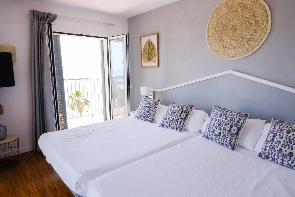 Room, Subur, Costa Brava