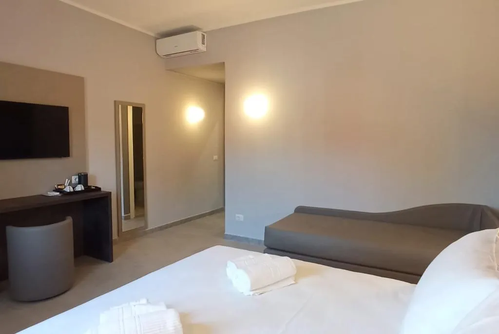 DOUBLE SUPERIOR TWO DOUBLE BEDS Room, Tiber Suite, Rome