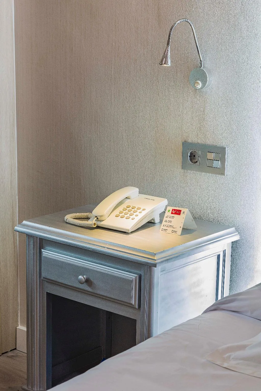 DOUBLE SINGLE USE QUEEN SIZE BED Room, Bellavista Sevilla, Seville