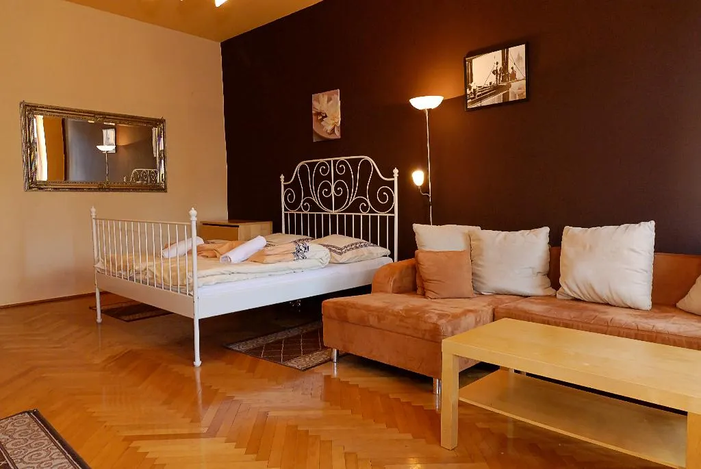 APARTMENT CAPACITY 4 ONE BEDROOM Room, P&J Tourist Apartments, Krakow