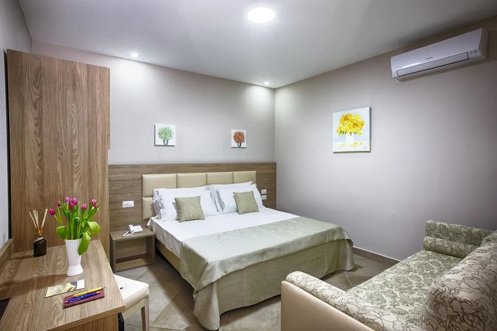 Room, Hotel Del Sole, Naples
