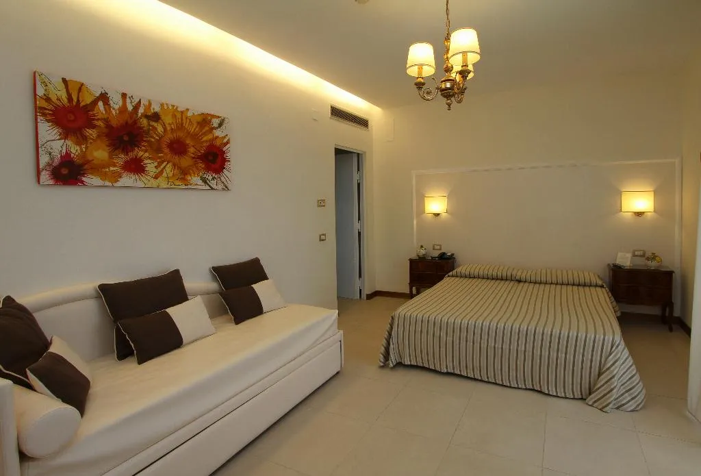 TRIPLE WITH BALCONY Room, Hotel Alpha, Naples