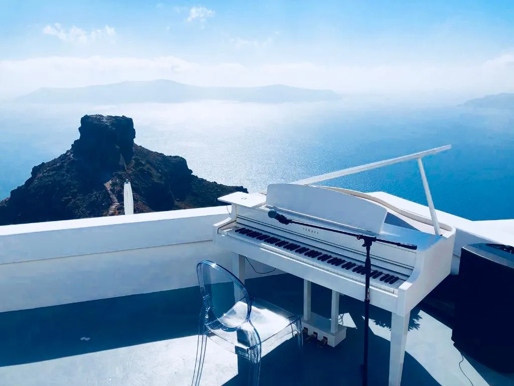 Sports and Entertainment, Grace Hotel Santorini, Santorini