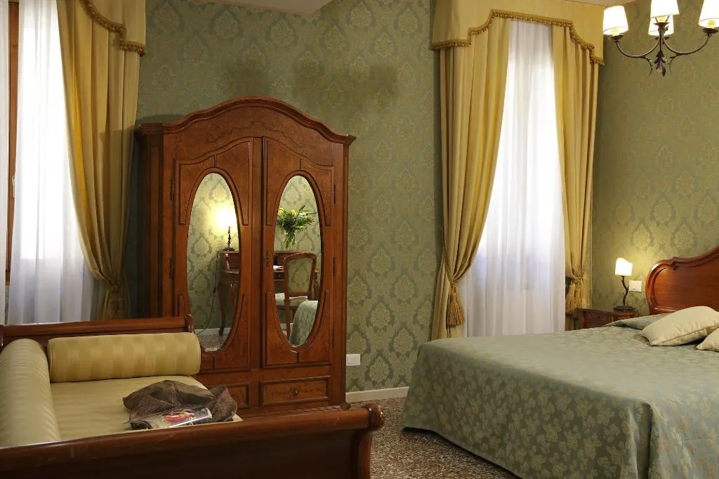Room, B&B Al Palazzetto, Venice