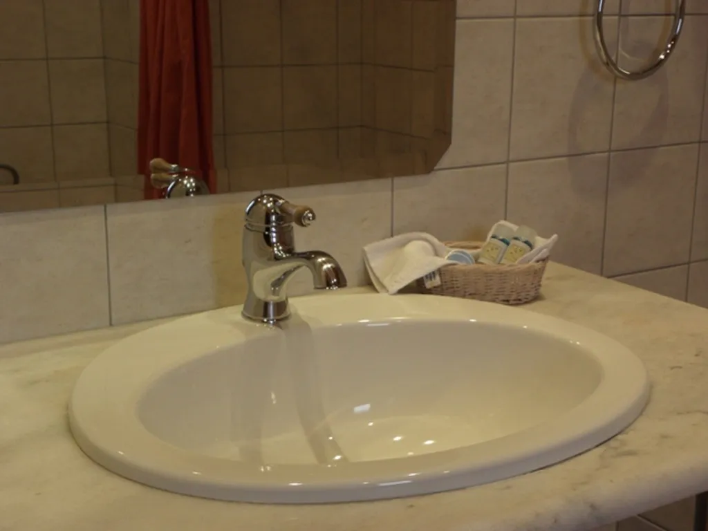 Room, Mont Helmos, Athens