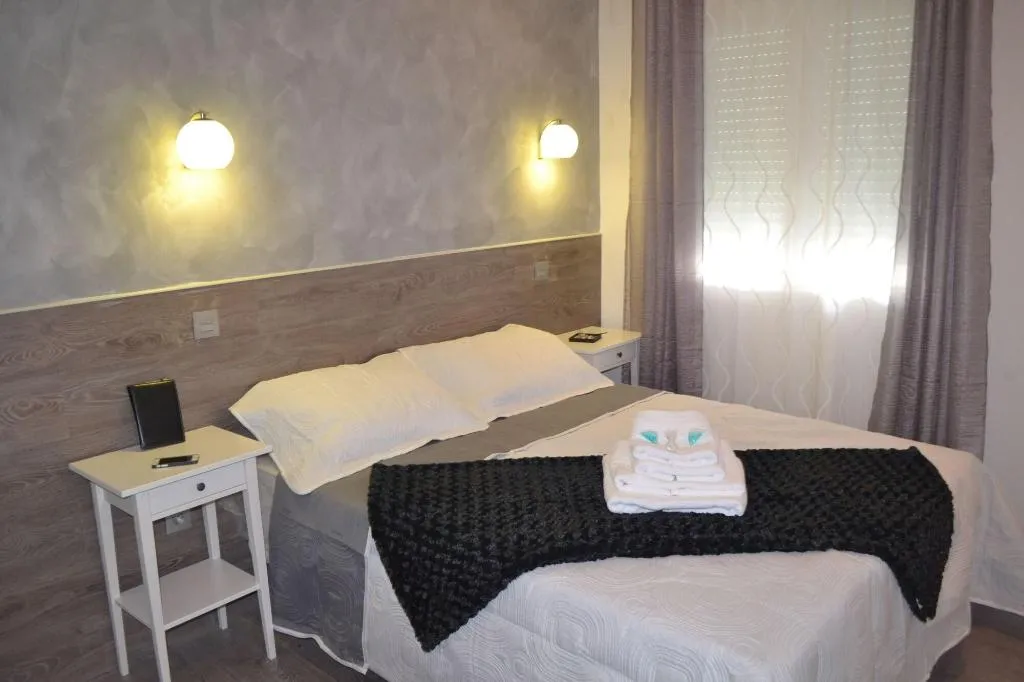 Room, Hostal Meyra, Madrid