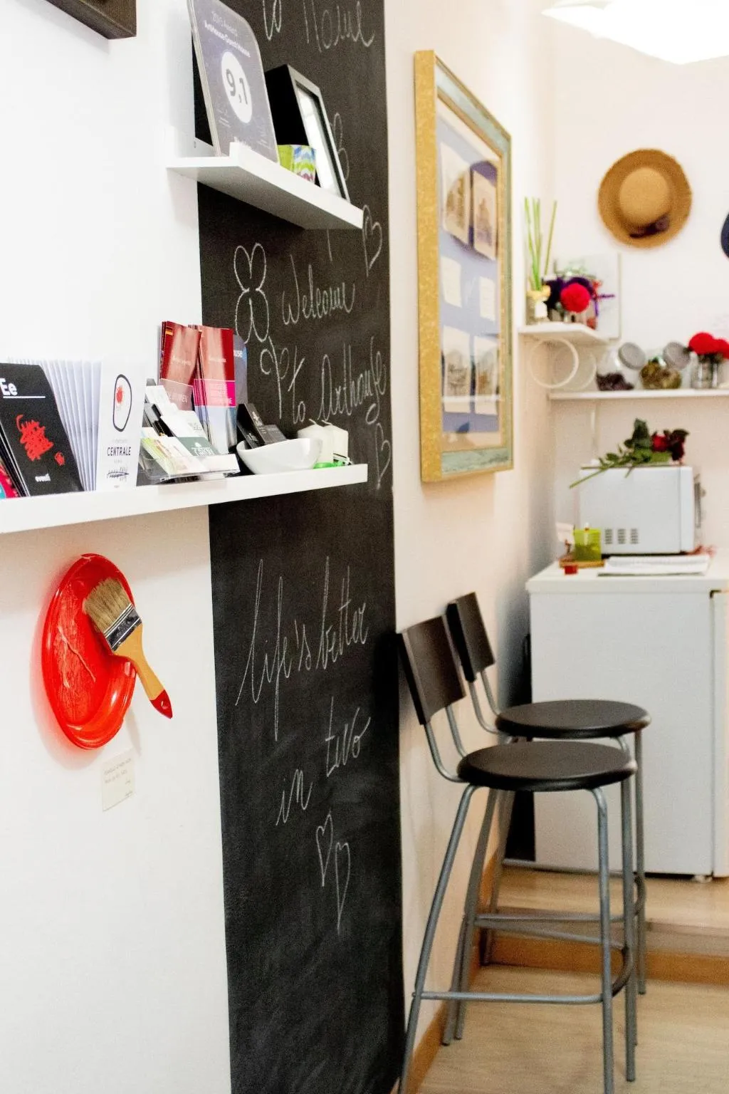 Room, Arthouse, Naples