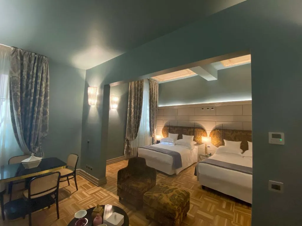 Room, Hotel Number Nine, Florence