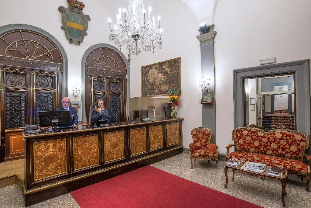 Lobby, Paris, Florence