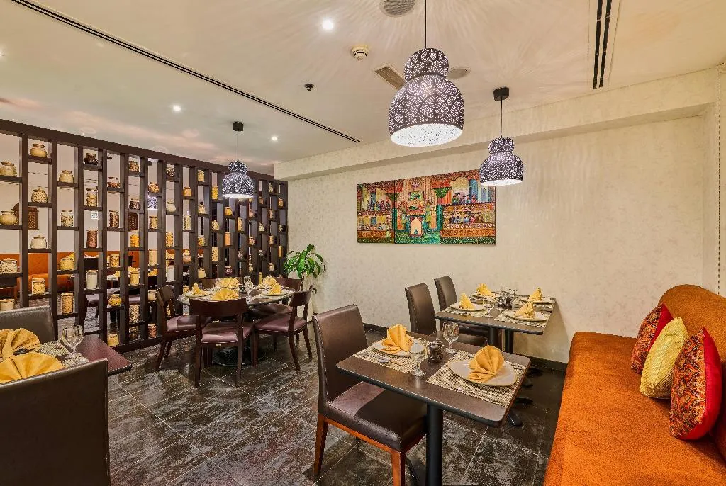 Restaurant, Ramada Hotel & Suites by Wyndham JBR, Dubai