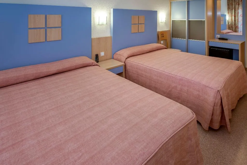 QUADRUPLE STANDARD Room, Caprici Beach Hotel & Spa, Costa Brava