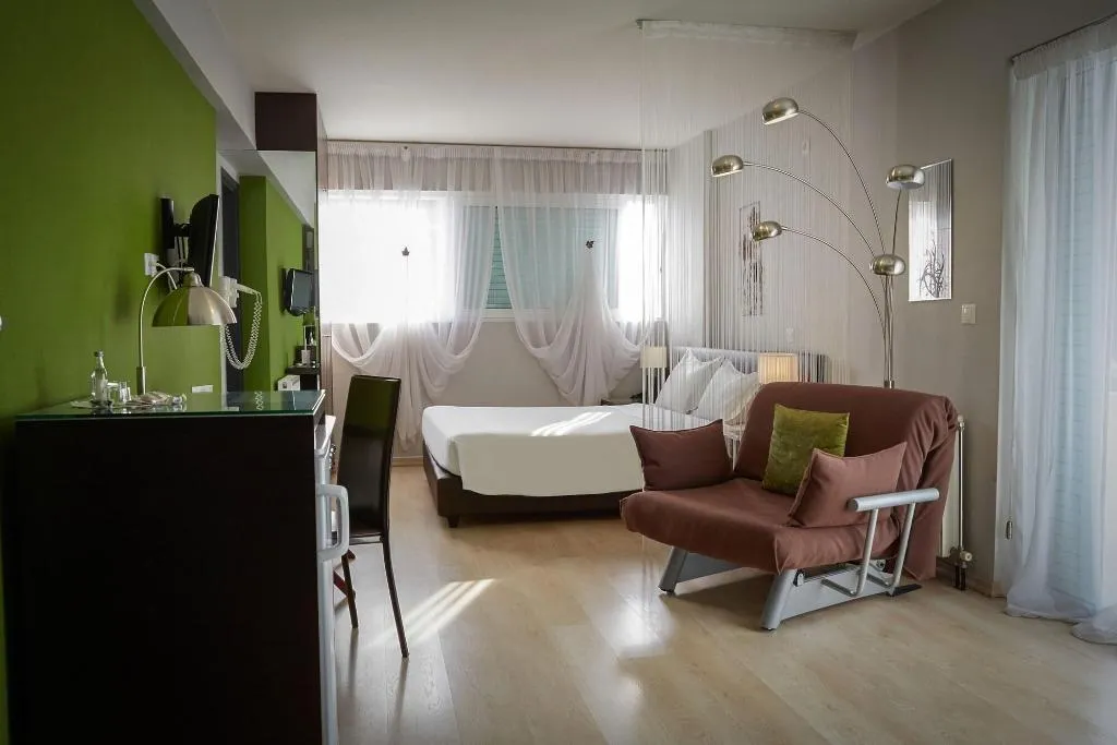 Room, Athens Habitat, Athens