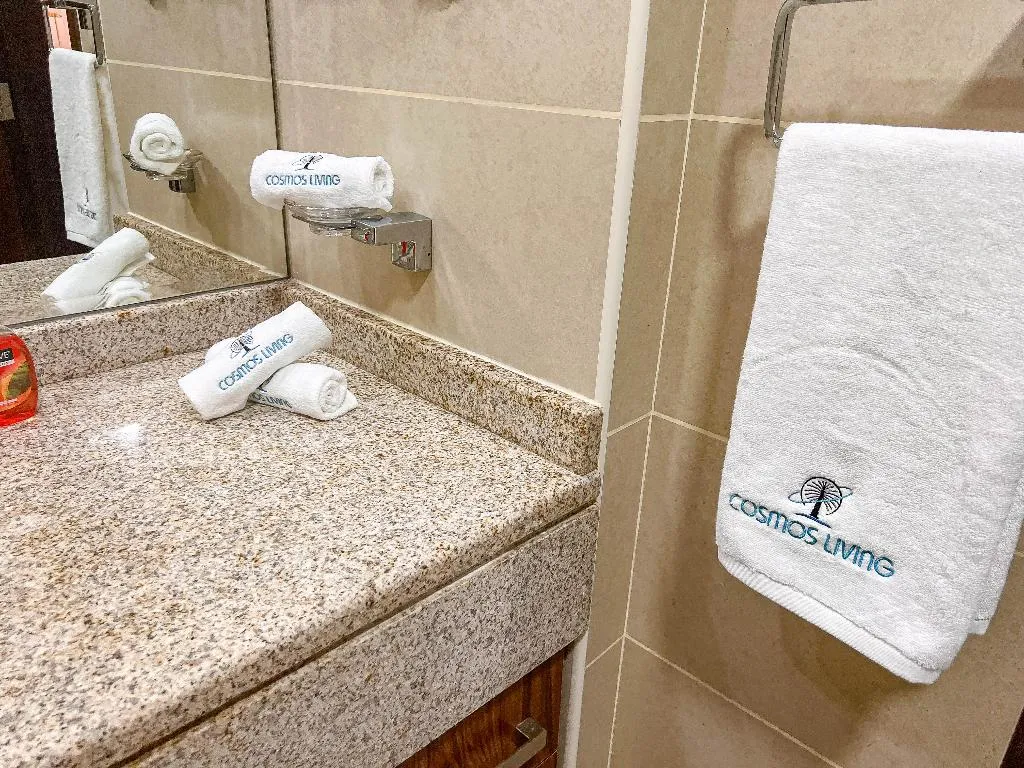 STUDIO ONE BEDROOM ONE BATHROOM Room, Goldcrest Executive, Dubai