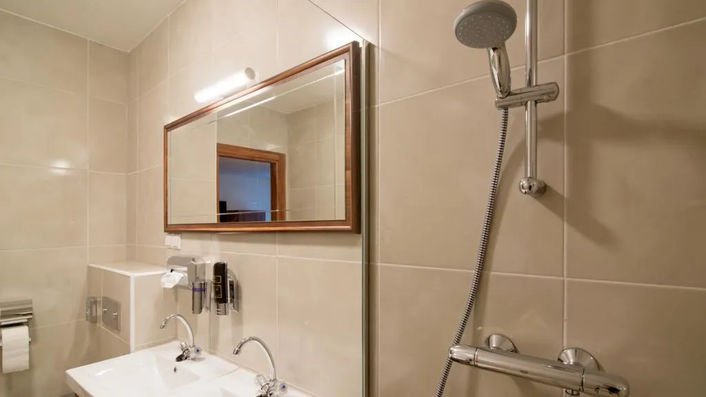 Room, Kings Court, Amsterdam