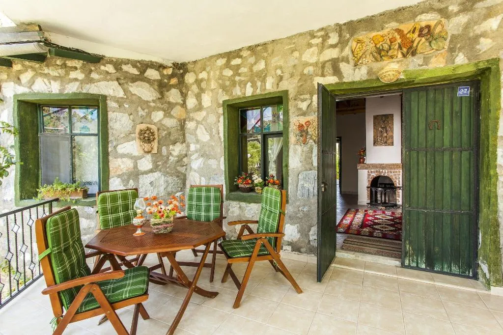 Room, Otantik Tas Ev, Dalaman