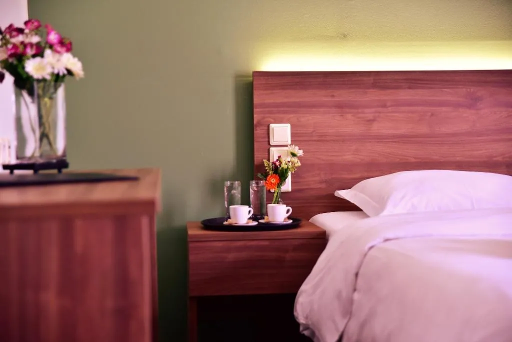Room, Mont Helmos, Athens