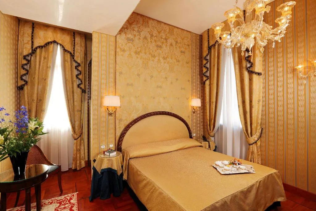 Room, Palazzo Stern, Venice