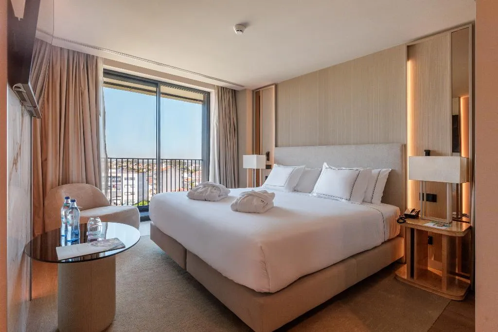 SUITE STANDARD Room, Melia São João Da Madeira, Porto