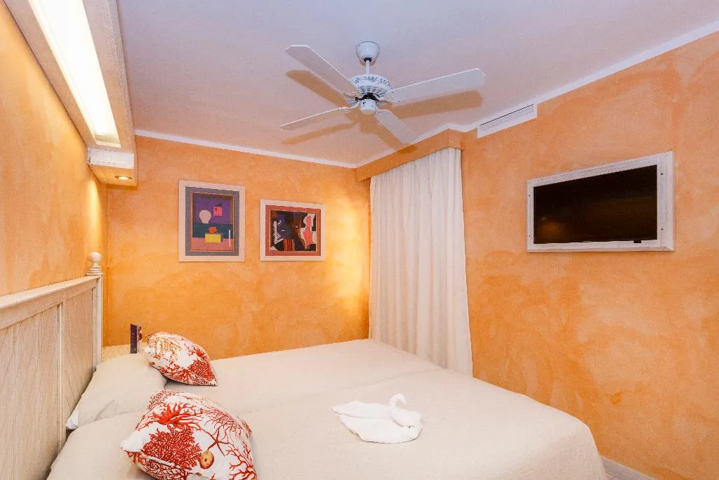 APARTMENT CAPACITY 3 Room, Royal Son Bou Family Club, Menorca