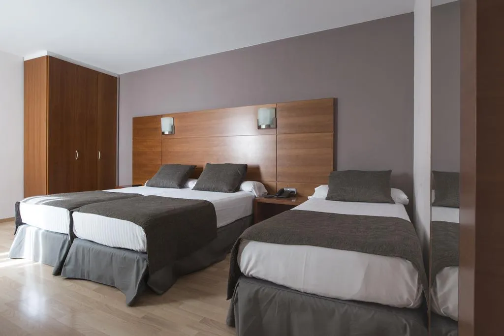 TRIPLE STANDARD Room, Via Augusta, Barcelona