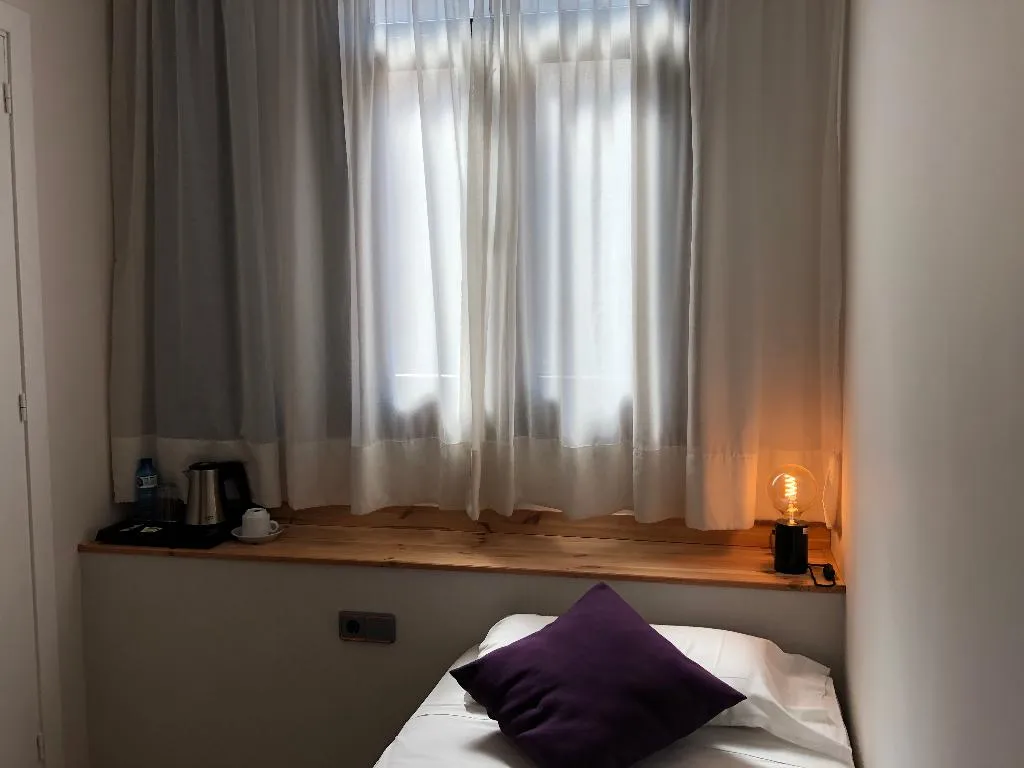 SINGLE STANDARD Room, Hotel Cantón, Barcelona