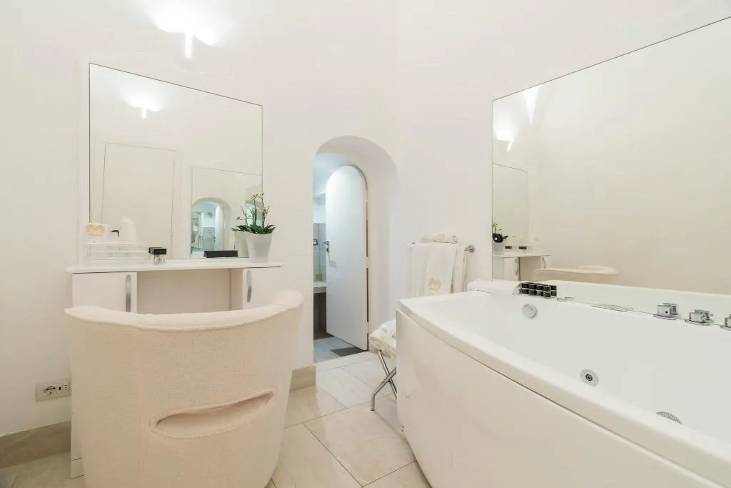 SUITE WITH PRIVATE POOL Room, Villa Magia, Naples