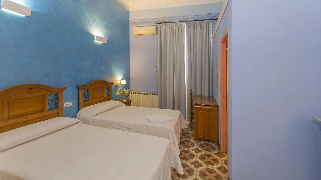 Room, Hostal Girona, Barcelona